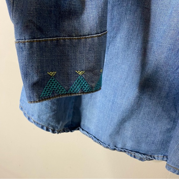 Double D Ranch denim snap button top - Picture 10 of 12